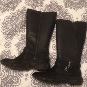 Lightly used UGG outdoor boots